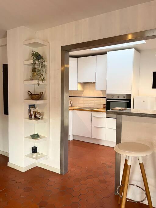 Appartement A Pied Du Centre Avec Place De Parking Arles Exteriör bild