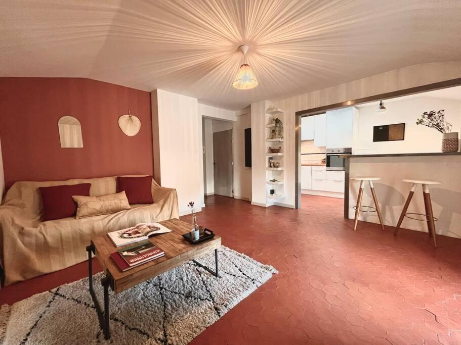 Appartement A Pied Du Centre Avec Place De Parking Arles Exteriör bild