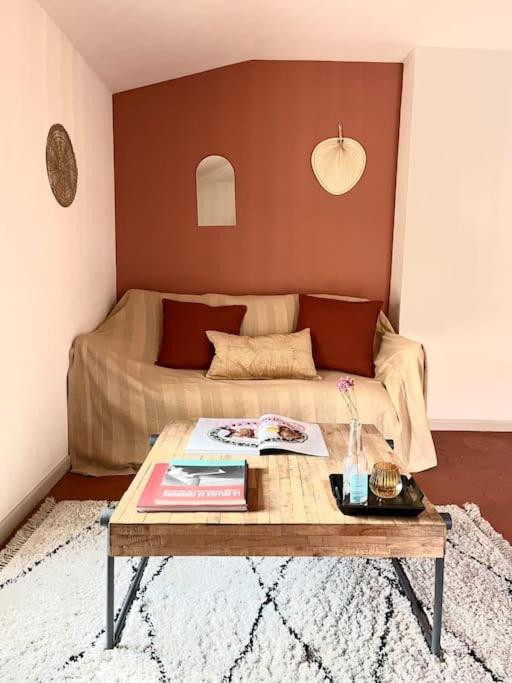 Appartement A Pied Du Centre Avec Place De Parking Arles Exteriör bild