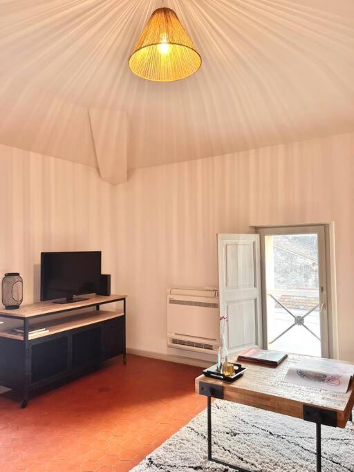Appartement A Pied Du Centre Avec Place De Parking Arles Exteriör bild